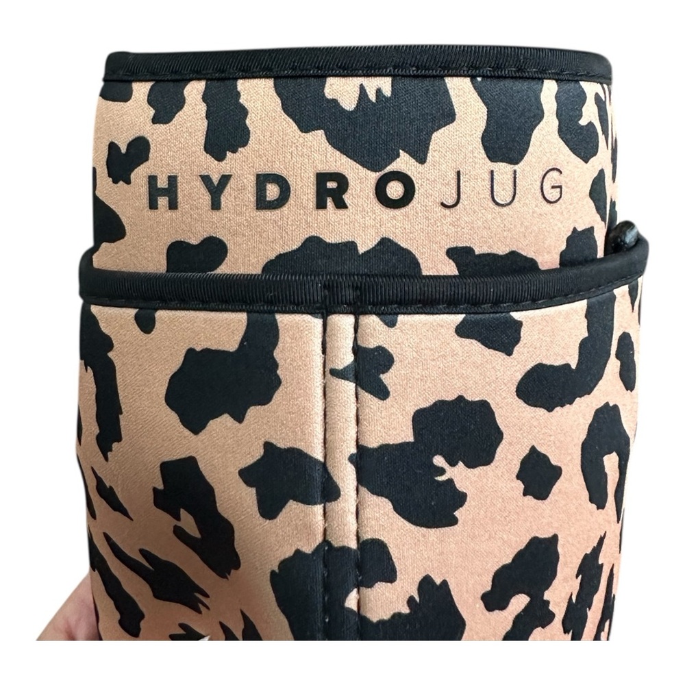 HydroJug Neoprene Water Bottle Carrier Sleeve with Pockets. Leopard print